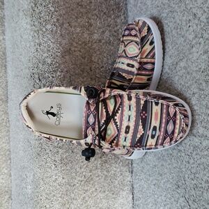 Aztec pink kayaks Size 7